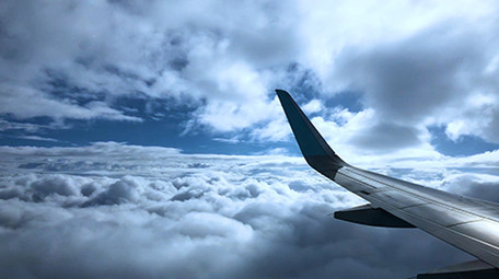 航拍浙江高空云层雨中飞机飞行景观实拍素材