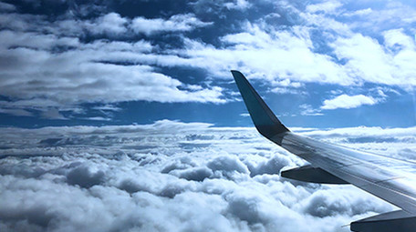 航拍浙江高空云层雨中飞机飞行景观实拍素材