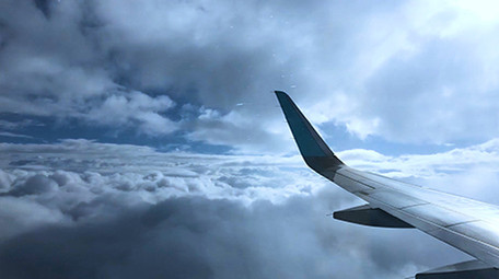 航拍浙江高空云层雨中飞机飞行景观实拍素材