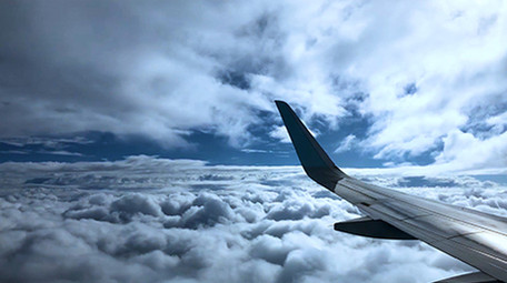 航拍浙江高空云层雨中飞机飞行景观实拍素材