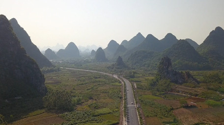 4k高清航拍桂林风光公路车流运输