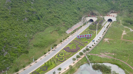 4k航拍交通运输公路隧道口车流