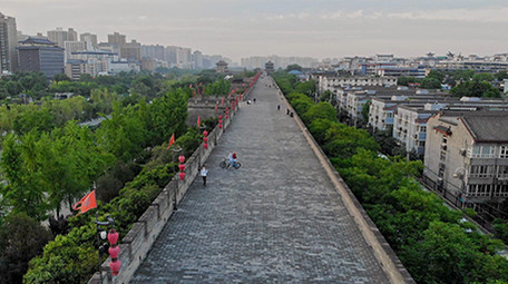 实拍西安城市白天古代建筑航拍城墙