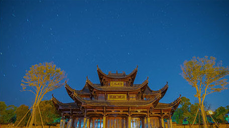 庙宇正面夜间星空延时实拍影视素材