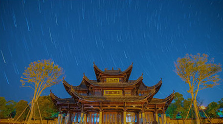 庙宇正面夜间星空延时实拍影视素材