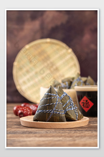 新鲜出炉的粽子端午节美食图片