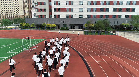 航拍间操操场学校操场视频