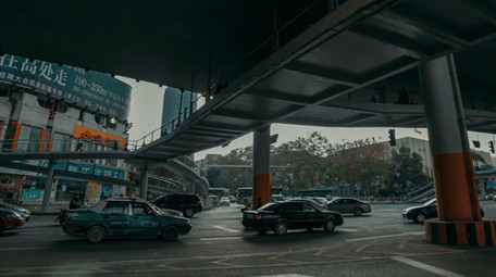 城市立交桥下十字路口车流延时