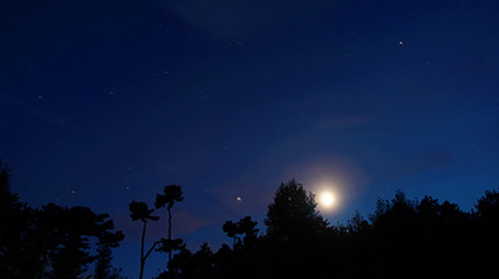 实拍黄昏天空云彩变换星空延时视频素材