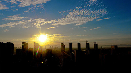 航拍4k城市建设日出