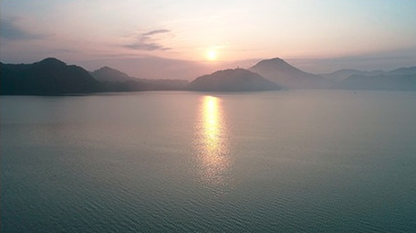 航拍杭州临安青山湖日出