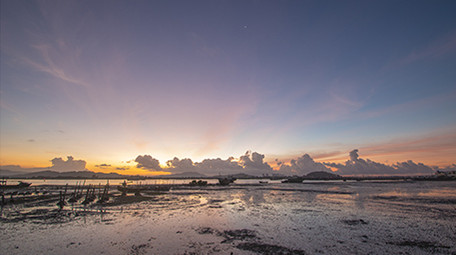 绚丽多彩的朝霞大美渔港日出延时摄影4K