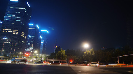 4k唯美流光延时夜晚济南汉峪金谷车流