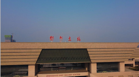航拍郑州东站高铁站高铁进出站
