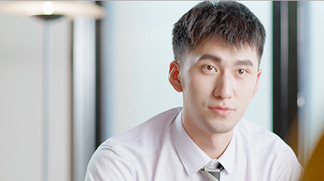 商务工作谈论文件微笑近景室内实拍