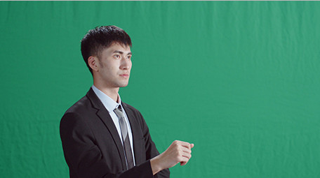 商务气质男绿幕滑动实拍室内