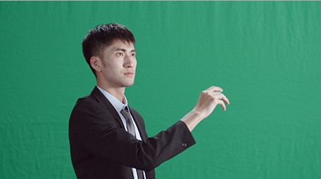 商务气质男绿幕滑动实拍室内