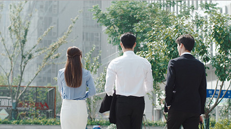 商务领导客户西装男大气背影室外实拍