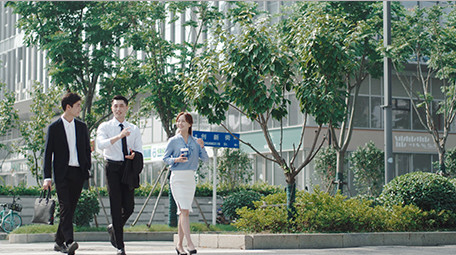 商务团队企业宣传讨论合作交流实拍视频