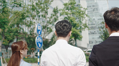 商务企业文化交流办公室外人物实拍视频