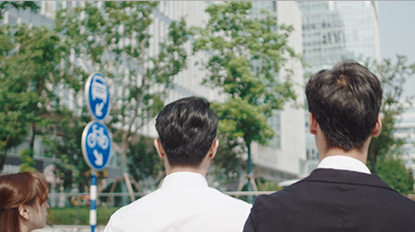 商务企业文化交流办公室外人物实拍视频