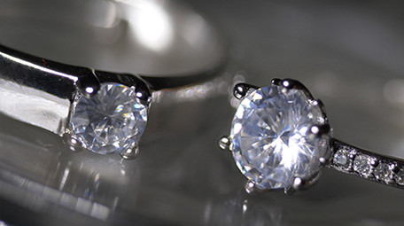 4k实拍婚礼戒指流光