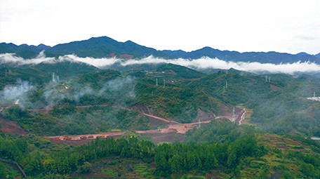 4K航拍四川米仓山脉云雾缭绕大山森林