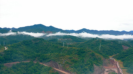 4K航拍四川米仓山脉云雾缭绕大山森林