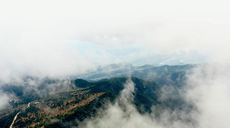 4K航拍四川米仓山脉云雾缭绕大山森林