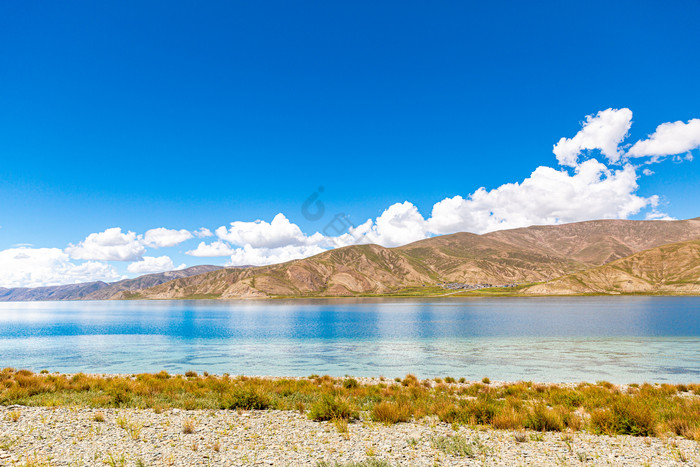 西藏圣湖美丽的羊湖图片