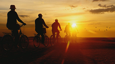 唯美阳光下骑单车实拍视频素材