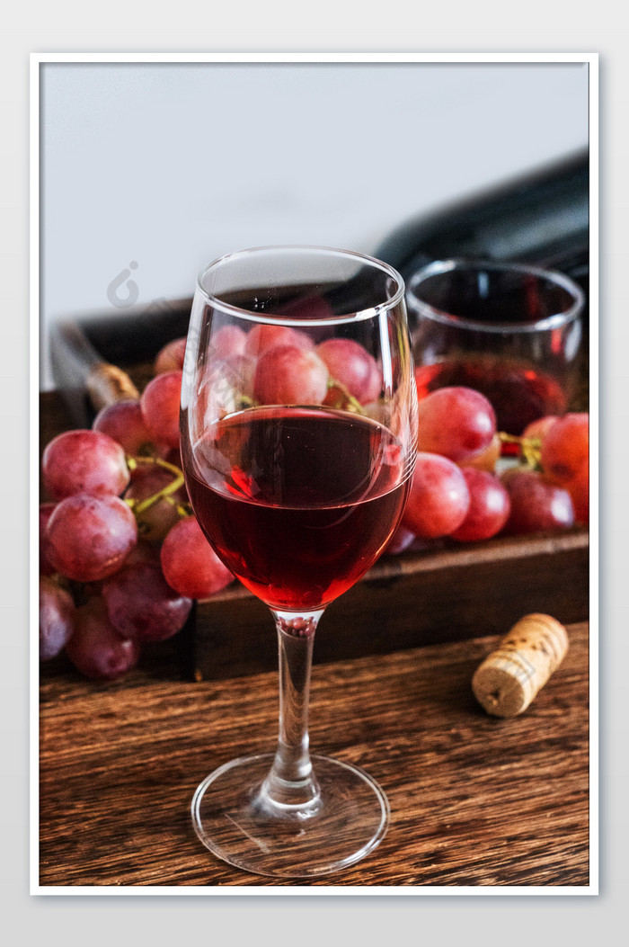葡萄酒酒杯和葡萄摄影图图片图片
