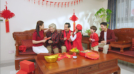 4k春节家庭团圆拜年发红包实拍