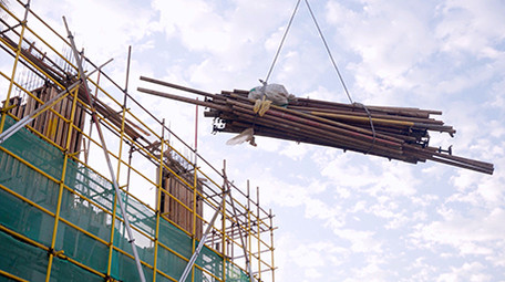 4K实拍建筑工地工作的吊塔视频素材