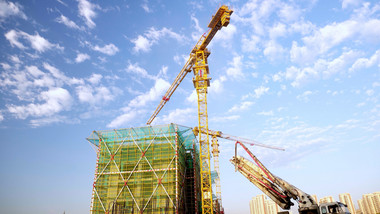 4K实拍建筑工地工作的吊塔视频素材