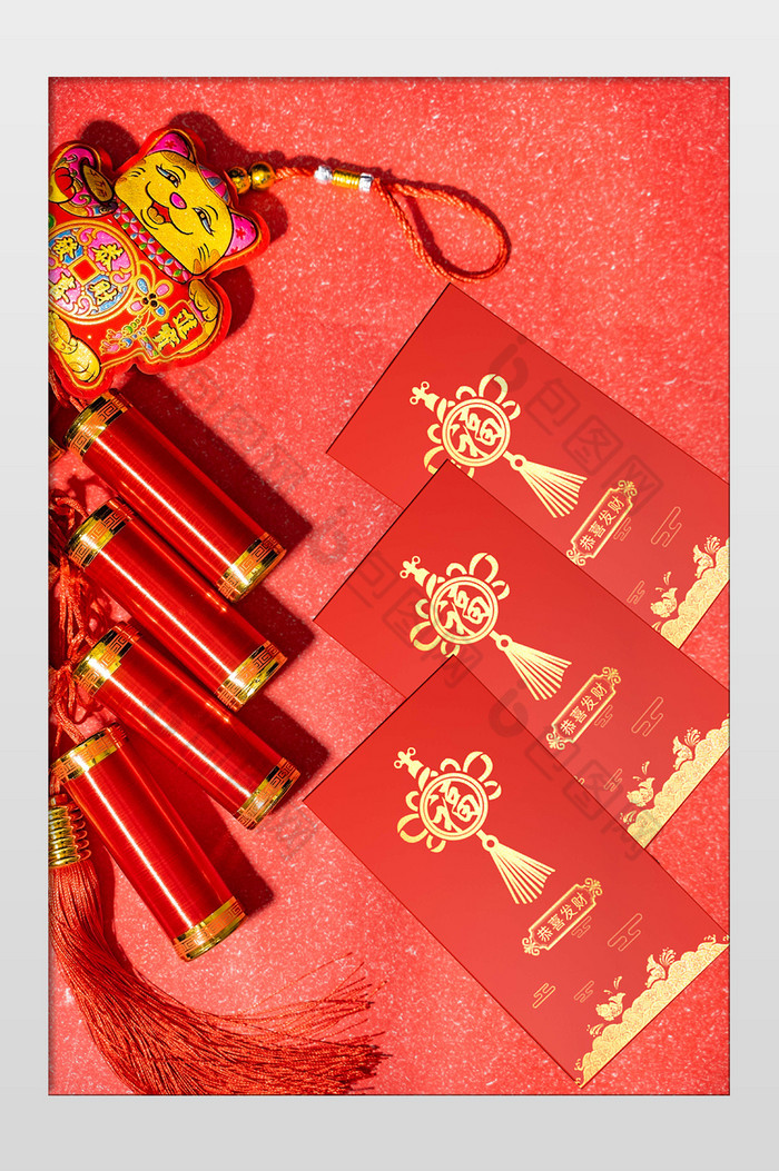 新年桌面上的中国结红包图片图片