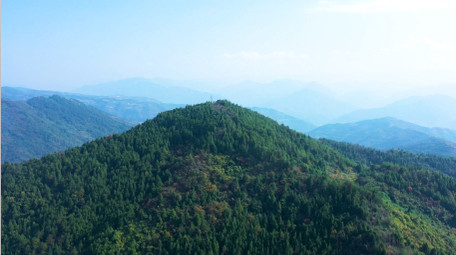 4K航拍宏伟层叠大山森林