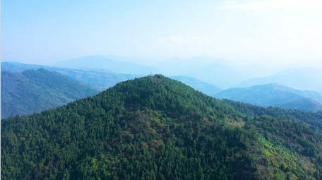 4K航拍宏伟层叠大山森林