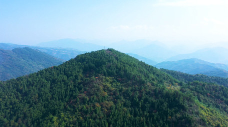 4K航拍宏伟层叠大山森林