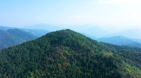 4K航拍宏伟层叠大山森林