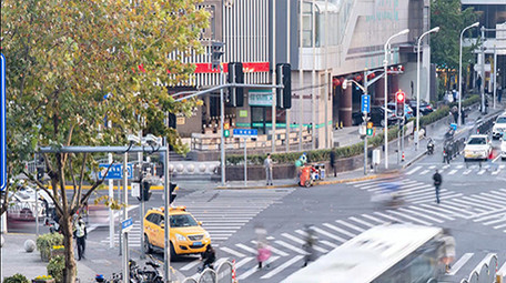 4k大气城市交通车水马龙行人延时摄影