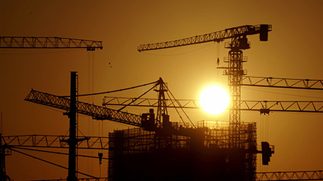 8K实拍建筑吊塔剪影日出延时摄影视频素材