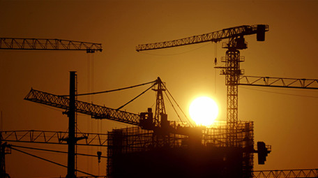 8K实拍建筑吊塔剪影日出延时摄影视频素材