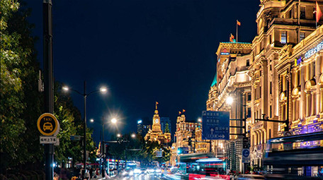 4k上海外滩海关大楼车流夜景交通延时摄影