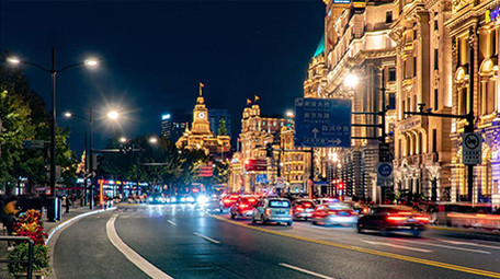 4k上海外滩海关大楼车流夜景交通延时摄影