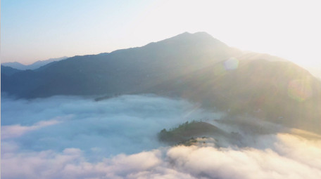 4K航拍宏伟大气云海最美乡村旅游实拍视频