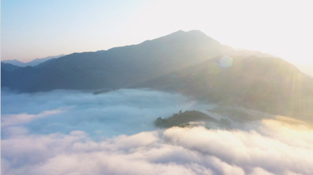 4K航拍宏伟大气云海最美乡村旅游实拍视频