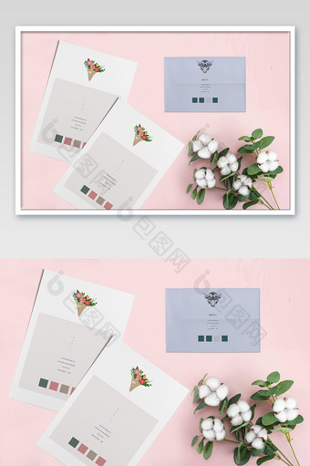 粉色棉花装饰品桌面上的纸张信封样机图片