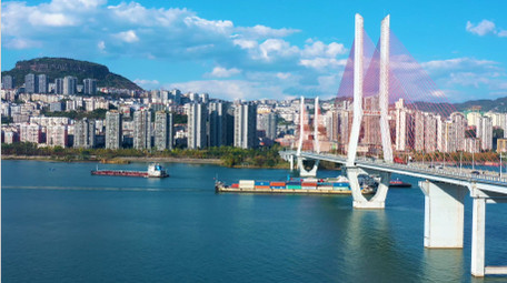 4K航拍云阳长江大桥水上陆路交通繁忙繁华