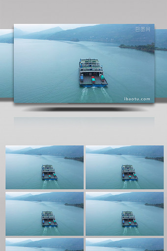 4K航拍长江巨型渡船拉卡车渡江图片